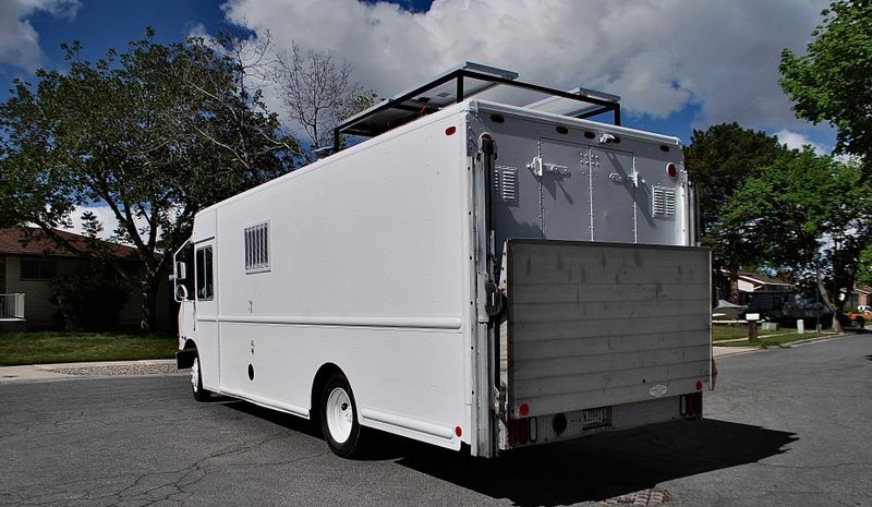 Picture 2/16 of a 2009 frightliner Mt45 Campervan for sale in West Valley City, Utah