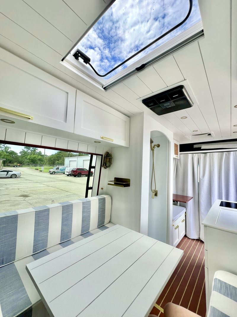 Picture 3/23 of a LUXURY Mercedes SPRINT AWD 144 Sleeps 3 Professionally built for sale in Margate City, New Jersey