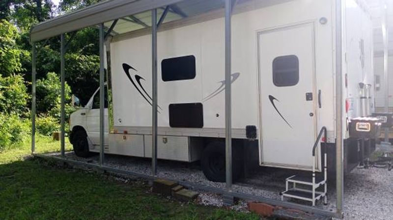 Picture 1/9 of a 2004 Ford E450 Cutaway  for sale in Nacogdoches, Texas