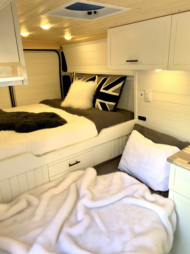 Picture 4/9 of a Spectacular 3-Passenger Camper in a 2014 Promaster for sale in Buffalo, New York