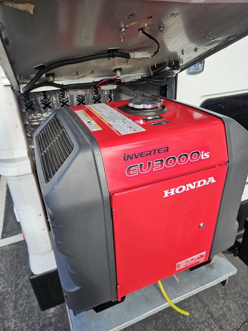 Picture 3/41 of a 2006 Chevrolet 5 Window Camper Bus for sale in Lake Forest, California