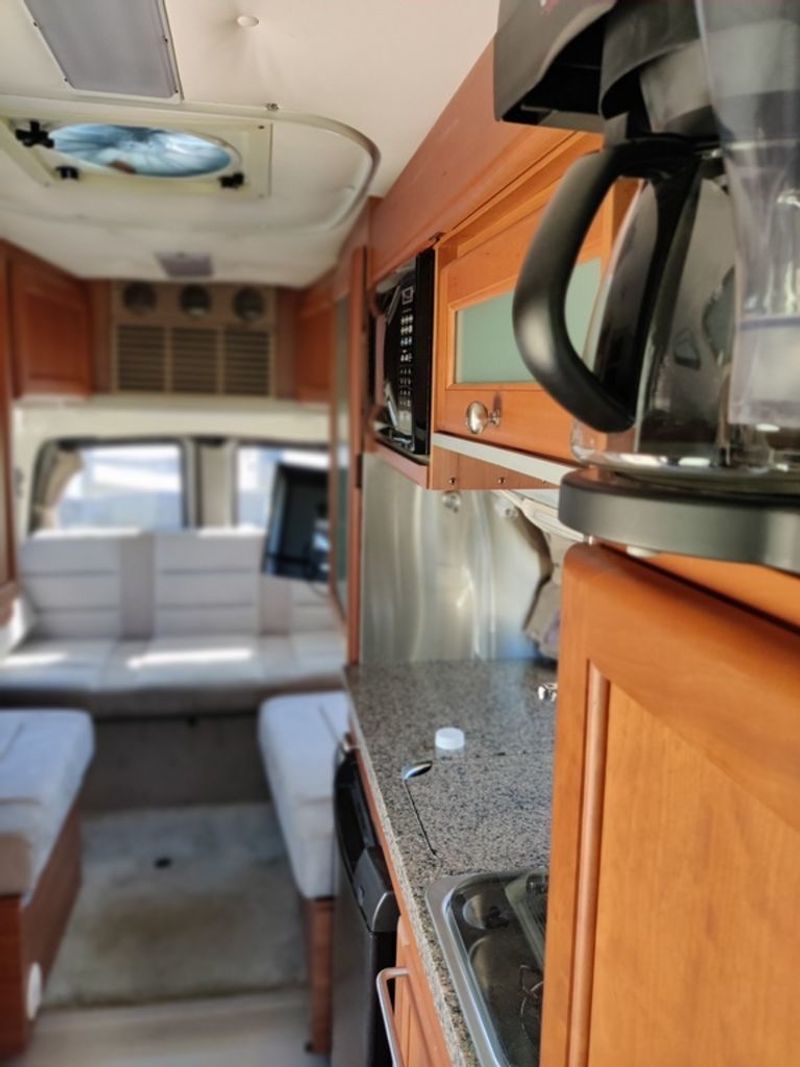 Picture 5/11 of a 2009 Roadtrek Popular 190 For Sale for sale in Tehachapi, California