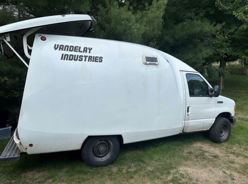 Picture 2/6 of a 2006 ford E350 canper van  for sale in Richland Center, Wisconsin