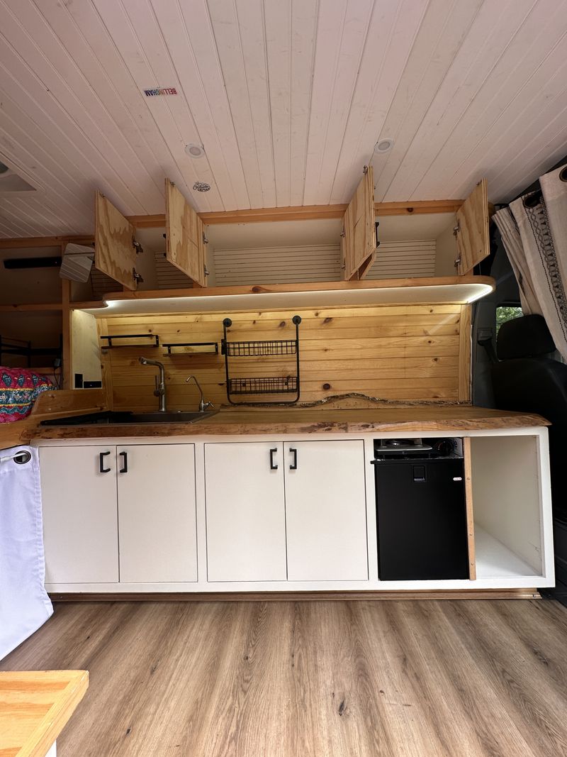 Picture 3/27 of a 2014 Mercedes Sprinter Campervan for sale in Asheville, North Carolina