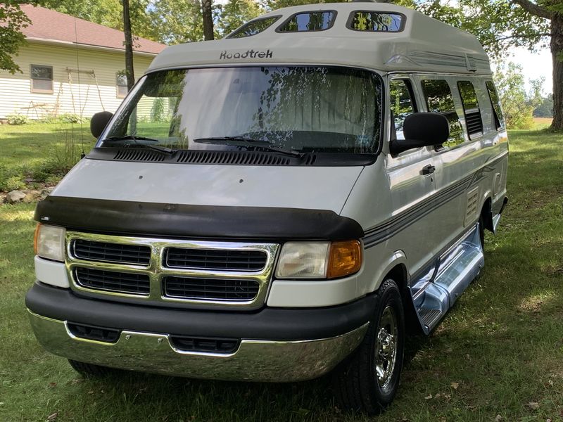 Picture 2/18 of a 2000 Dodge Roadtrek Versatile 190 for sale in Wausau, Wisconsin