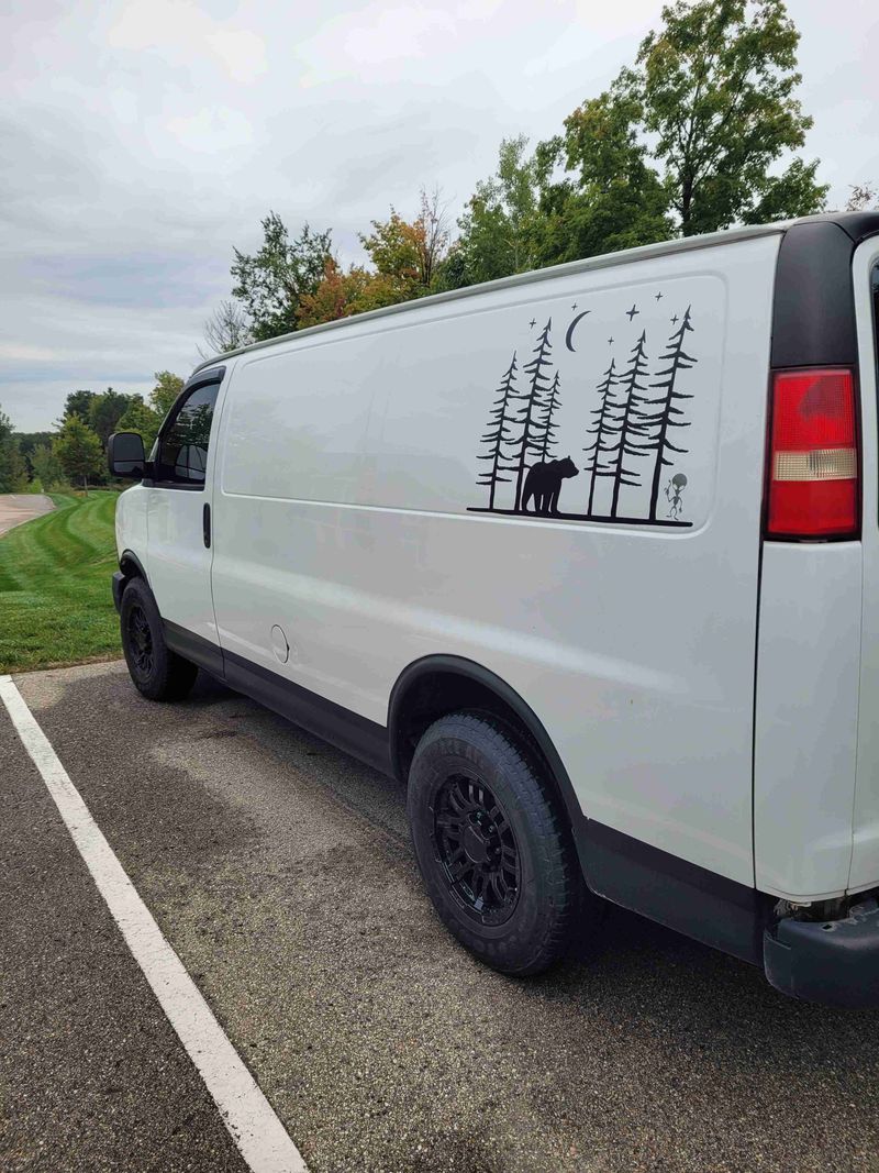 Picture 2/13 of a 2009 GMC Savana 2500 6.0l camper van for sale in Grand Rapids, Michigan