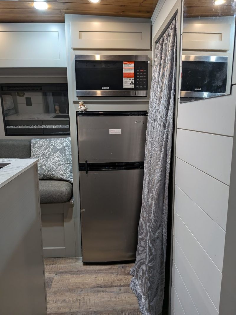 Picture 3/13 of a 2024 Ford Transit 250 Mid roof for sale in Altoona, Pennsylvania