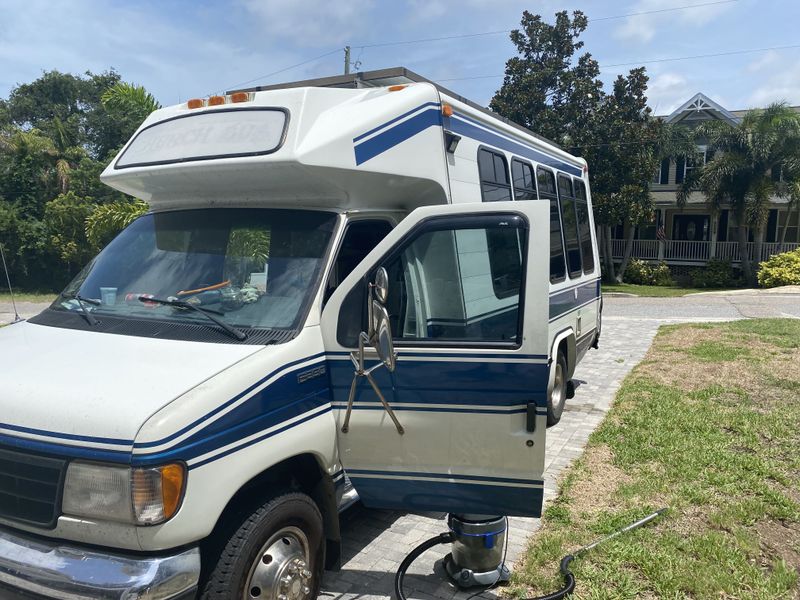 Picture 2/12 of a Off grid ready 1994 e350 shuttle bus conversion for sale in Auburn, Indiana
