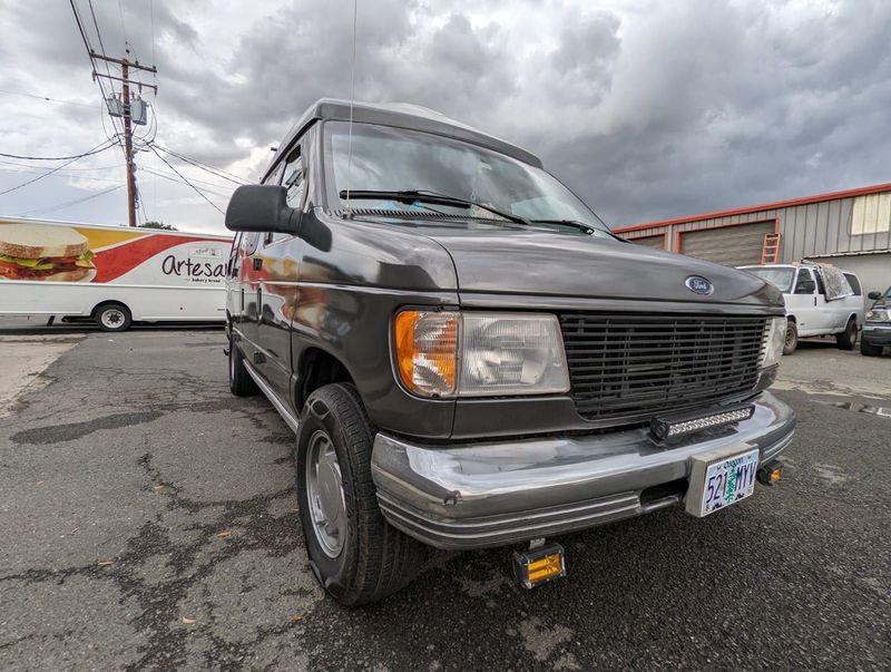 Picture 1/17 of a Ford Econoline E150 club vagón  for sale in Ukiah, California