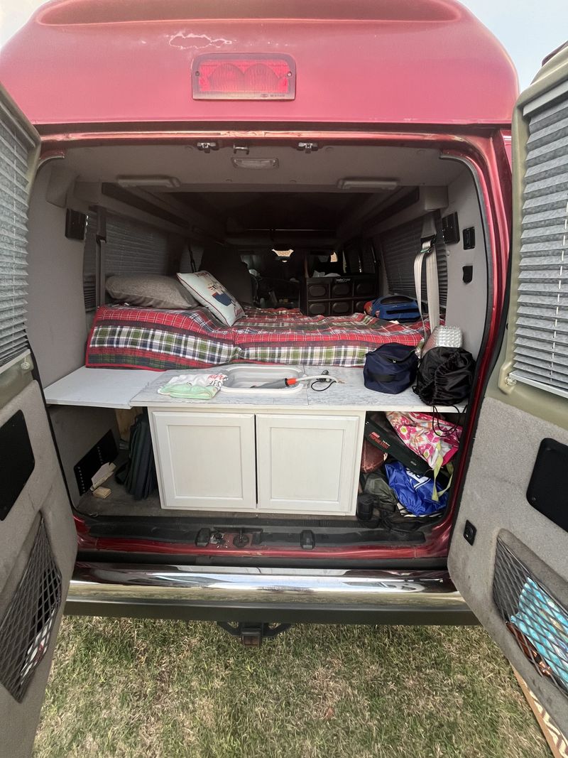 Picture 3/20 of a 2002 Ford E-150 Queen Coach for sale in Lexington Park, Maryland