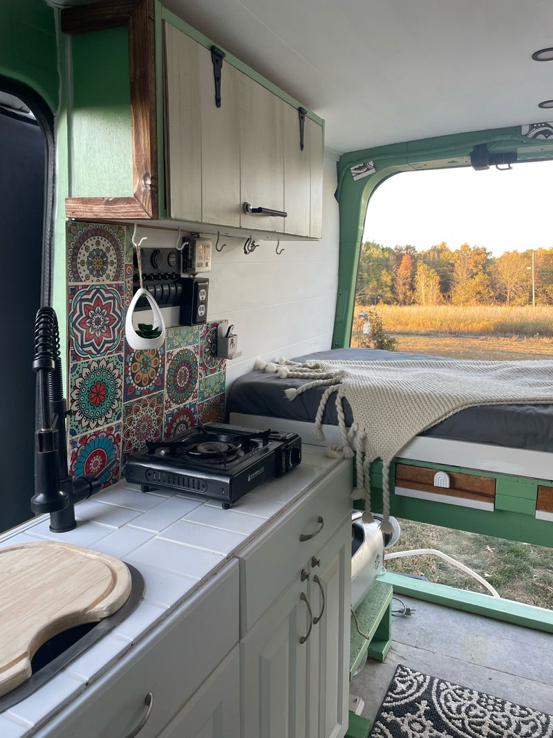 Picture 3/19 of a 2017 Nissan NV 2500 High Top  for sale in Saint Louis, Missouri