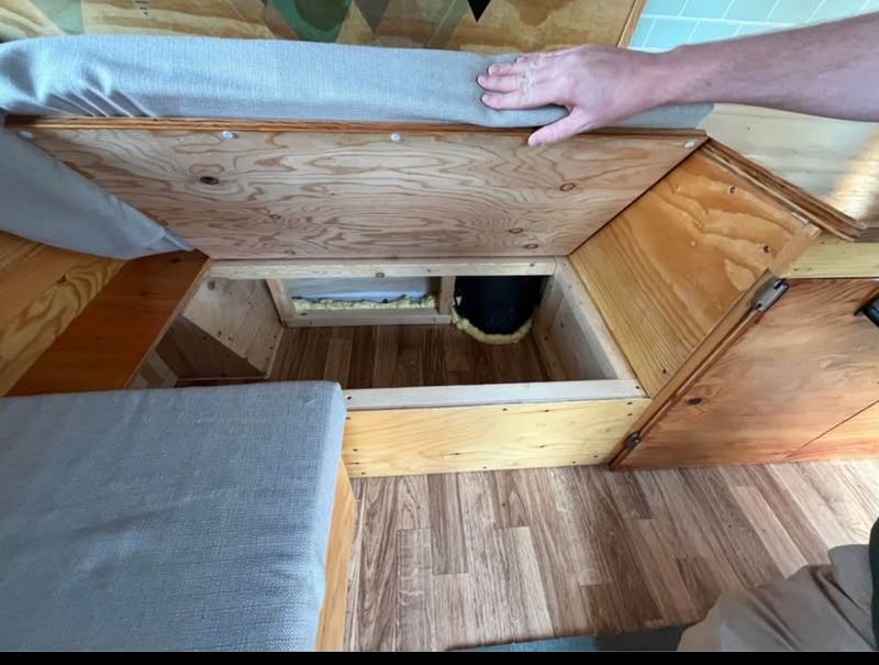 Picture 3/12 of a 2006 Ford E-250 Camper Van for sale in Kent, Washington