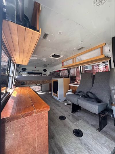 Photo of a Skoolie for sale: 2003 Gira Ogmc5