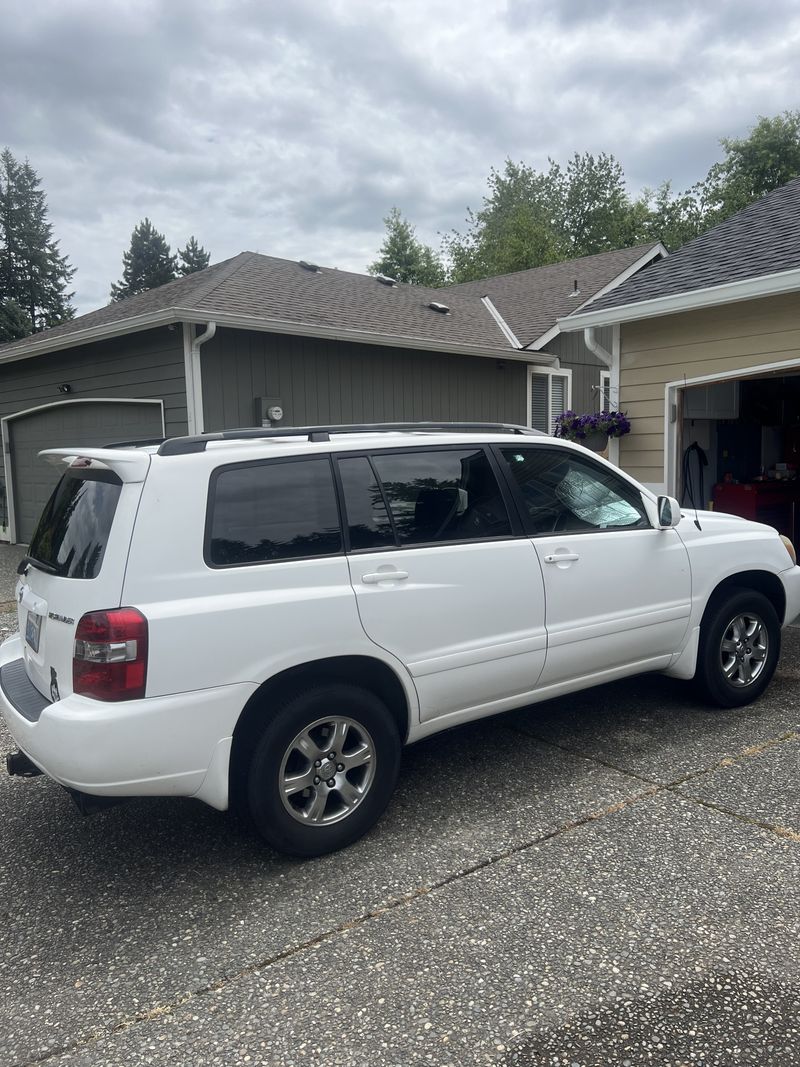 Picture 4/9 of a Toyota Highlander camper for sale in Everett, Washington