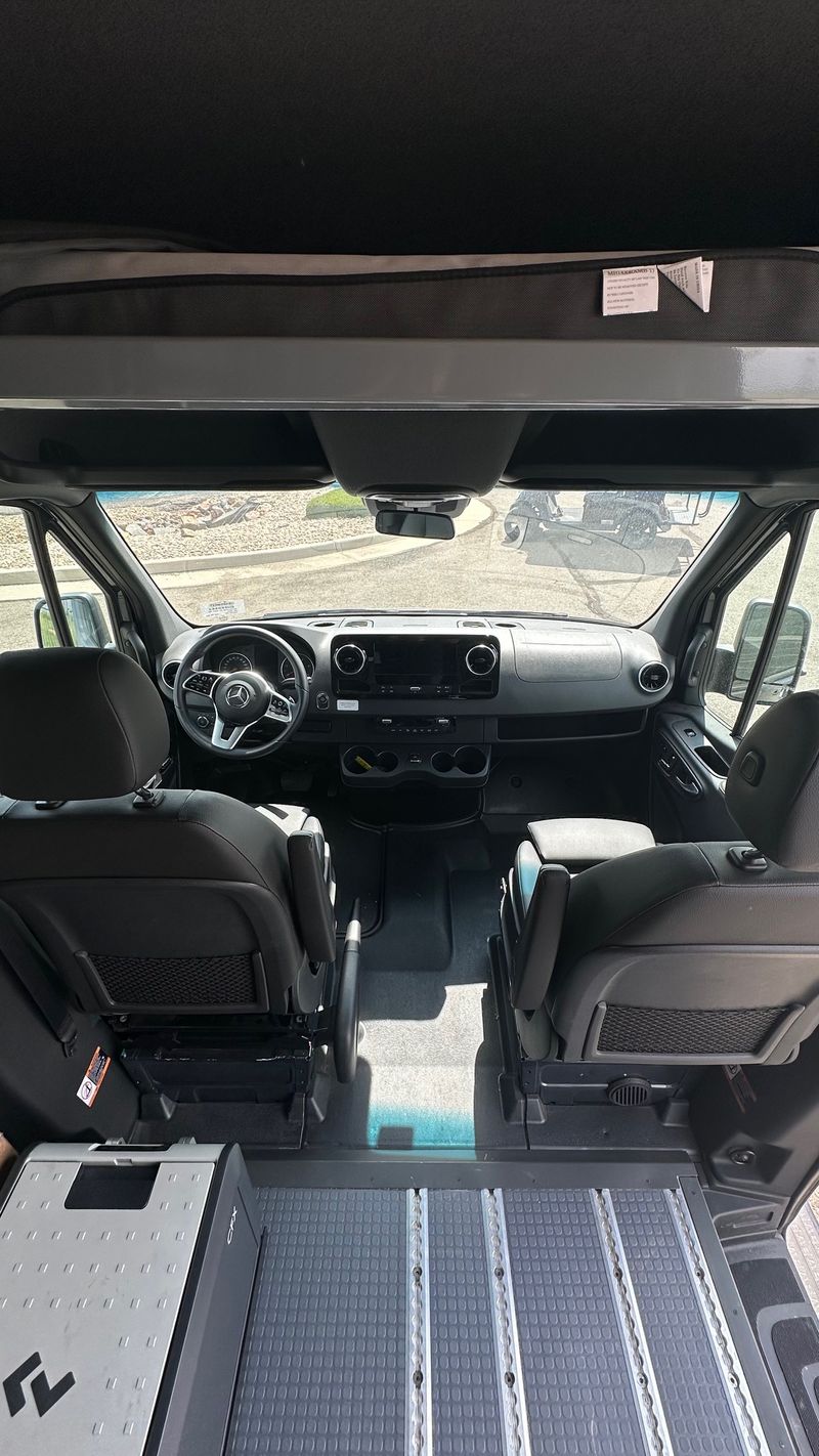Picture 5/19 of a 2023 Winnebago Adventure Wagon 70SE for sale in Frederick, Colorado