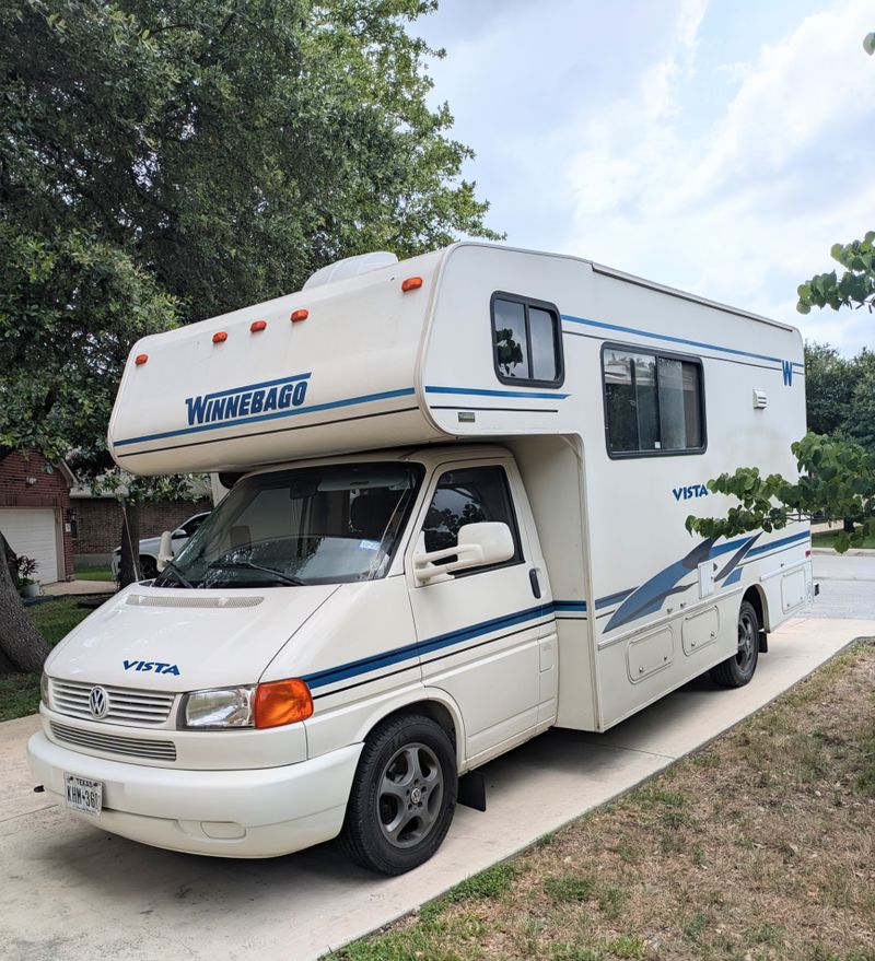 Picture 1/24 of a 2003 Winnebago Vista for sale in San Antonio, Texas