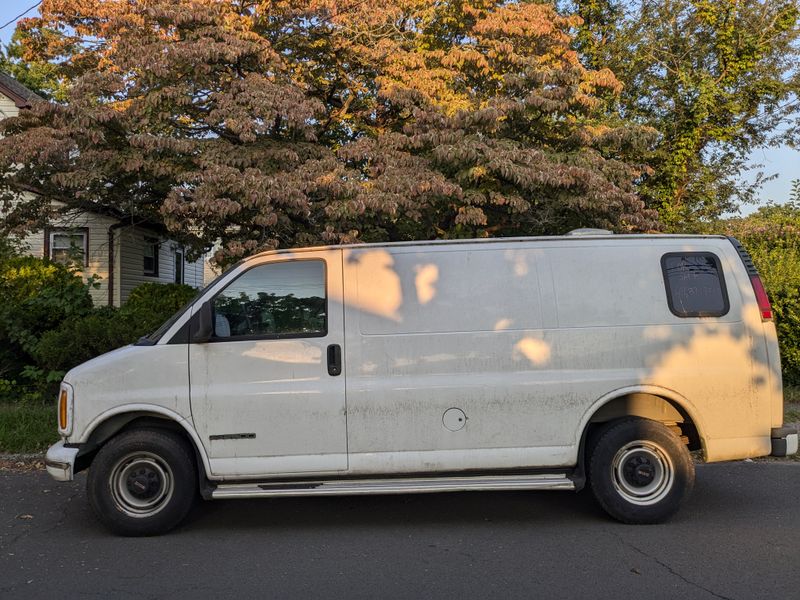 Picture 1/10 of a 2000 GMC Savana 2500 campervan for sale in Fresh Meadows, New York