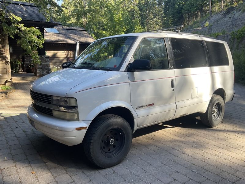 Picture 3/14 of a 2000 Chevy Astrovan AWD for sale in Whitefish, Montana