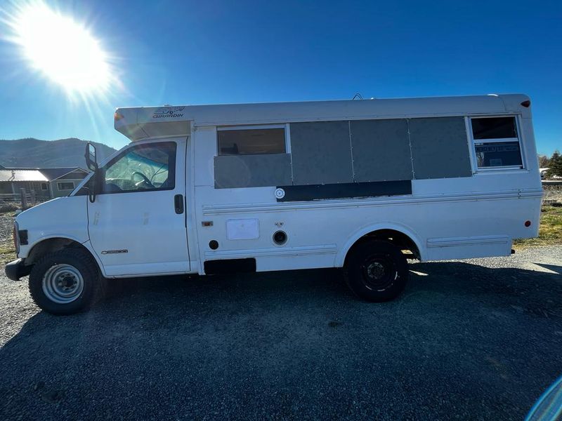 Picture 5/10 of a 2002 Chevy Travel Skoolie for sale in Medford, Oregon