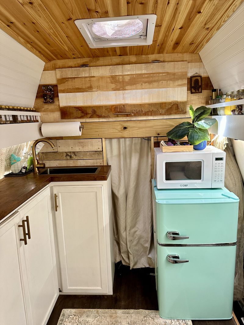 Picture 4/14 of a High Top 2010 Ford Econoline Extended  for sale in Bend, Oregon