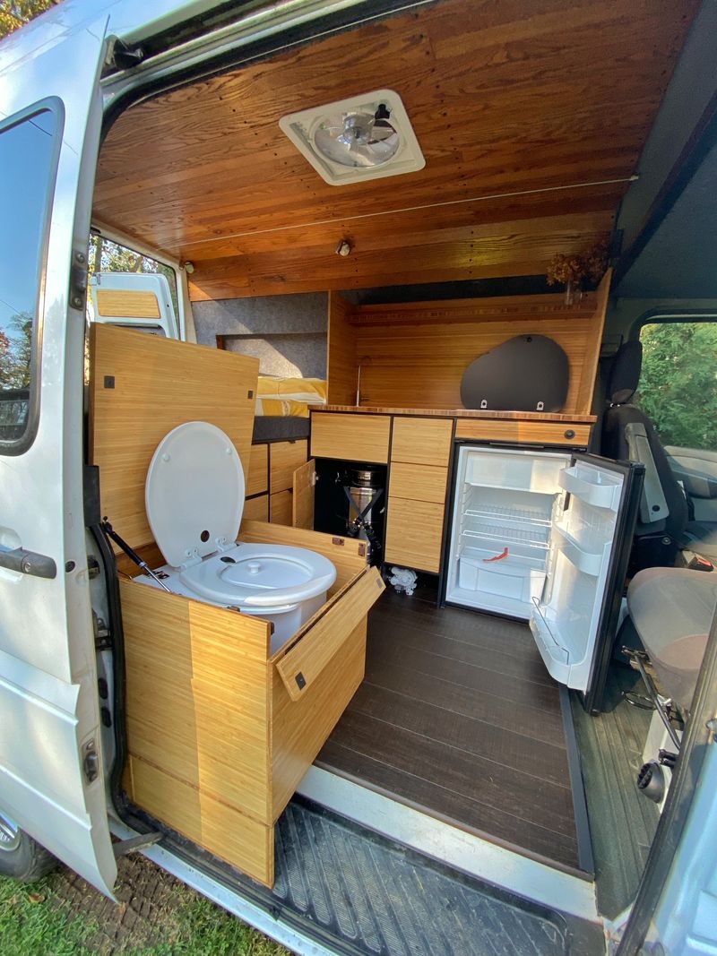 Picture 4/9 of a 2005 sprinter 118 short wb tall roof  for sale in Arlington Heights, Illinois