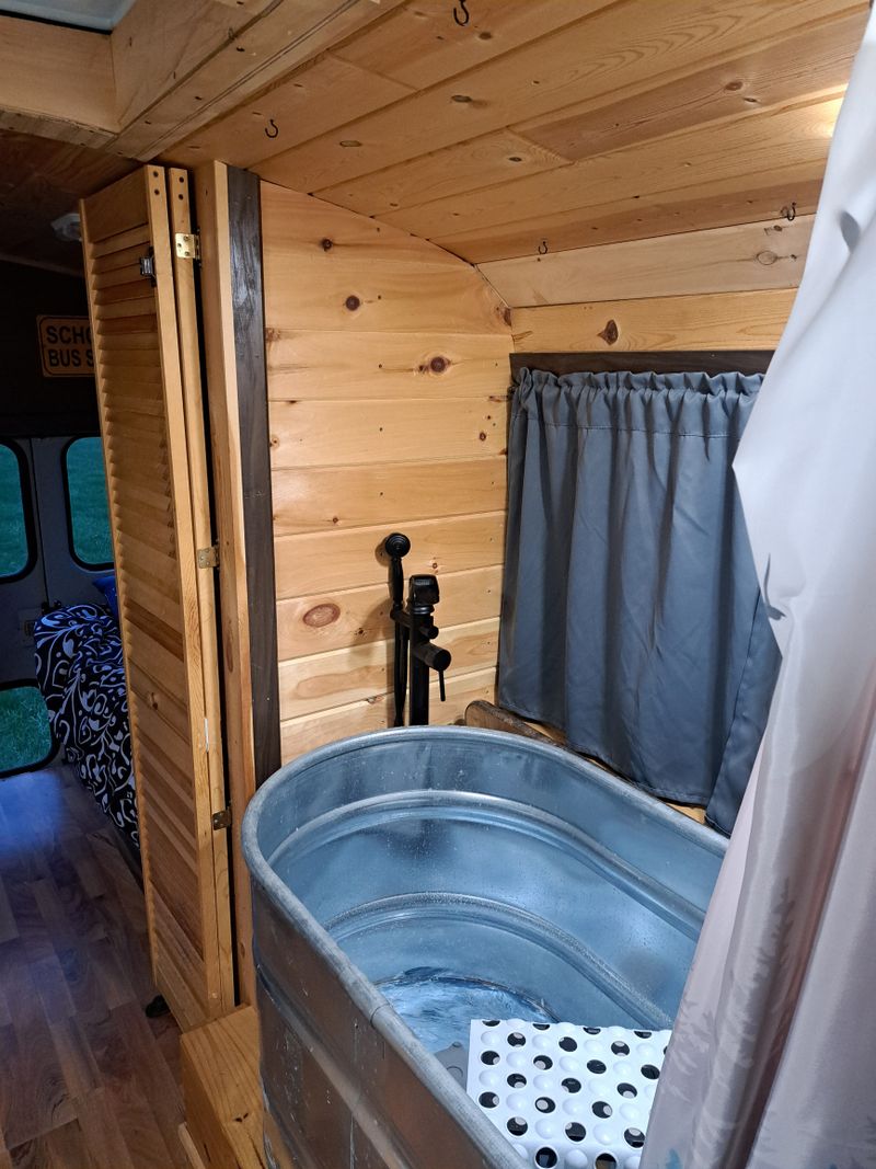 Picture 4/15 of a 2004 f65 Thomas converted skoolie for sale in Logan, Ohio