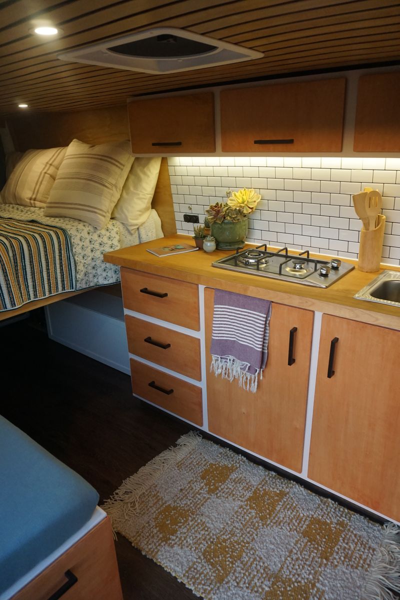 Picture 6/11 of a 2005 Dodge Sprinter Off Grid Cozy Camper for sale in Thousand Oaks, California