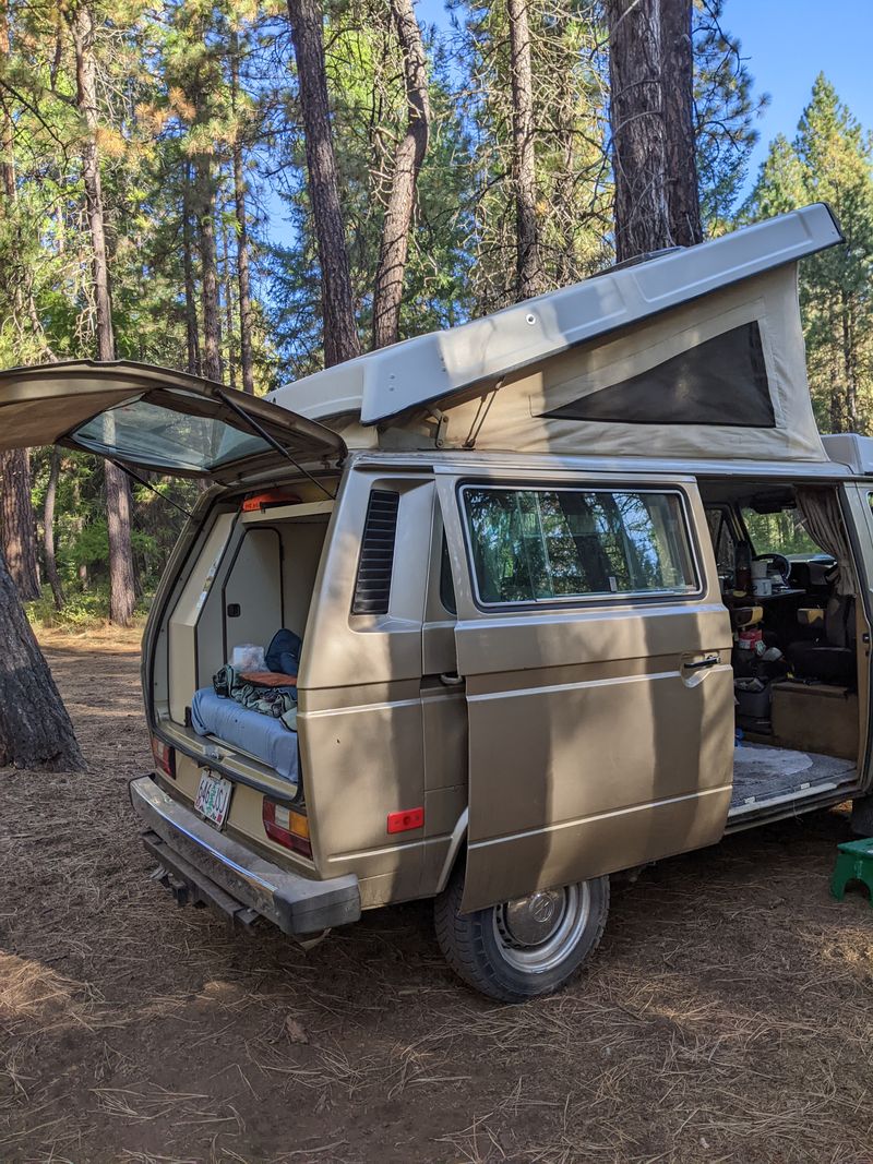 Picture 2/31 of a 1986 Westfalia Camper Van 2,000 miles on rebuilt engine for sale in Bend, Oregon