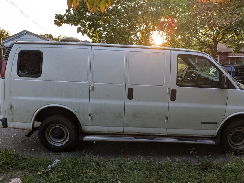 Picture 2/10 of a 2000 GMC Savana 2500 campervan for sale in Fresh Meadows, New York