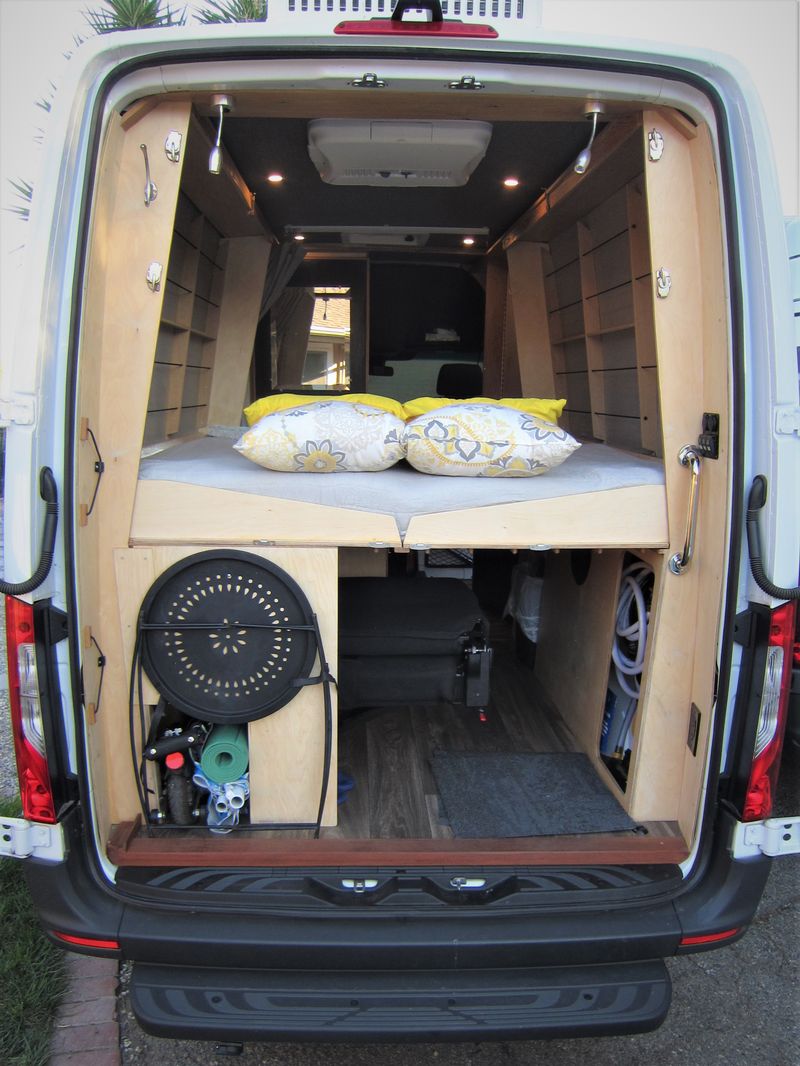 Picture 4/21 of a 2020 SPRINTER Seats 4 and Sleeps 2 in 144" WB for sale in Loma Linda, California