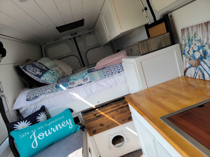 Picture 5/19 of a 2019 Mercedes Benz 3500 Sprinter Van for sale in Medford, Oregon
