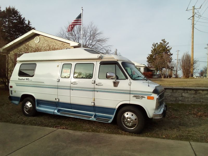 Picture 1/4 of a 1995 Road trek  for sale in Branson, Missouri