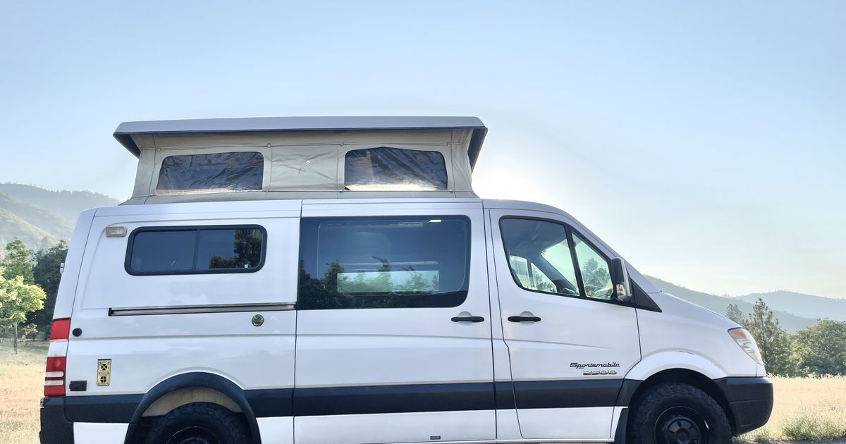 Camper Van For Sale Dodge 2500 Sprinter Van in Ashland, Oregon