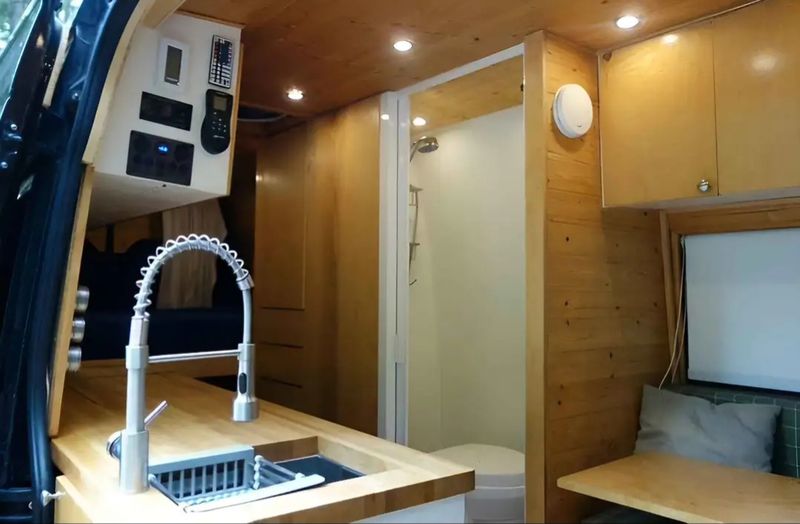 Picture 4/15 of a 2014 mercedes benz sprinter 170" wheelbase for sale in Coquille, Oregon