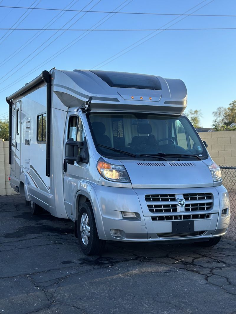 Picture 3/19 of a 2015 Winnebago Itasca Viva for sale in Mesa, Arizona