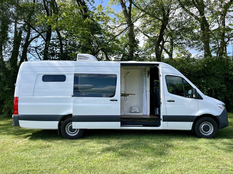 Picture 1/10 of a PRICE REDUCED! 2021 Mercedes-Benz Sprinter 170' EXT DIESEL for sale in Bettendorf, Iowa