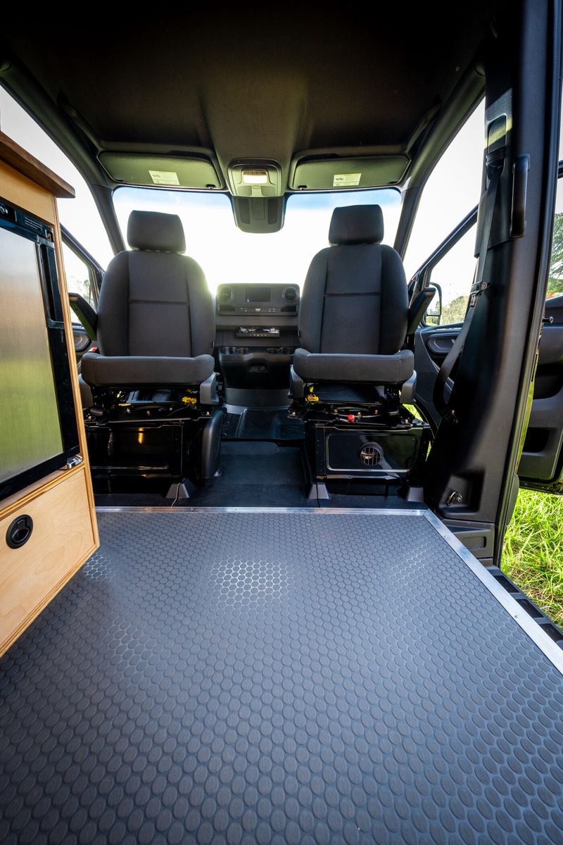 Picture 4/10 of a Mercedes Sprinter 2500 RV for sale in Stevensville, Maryland