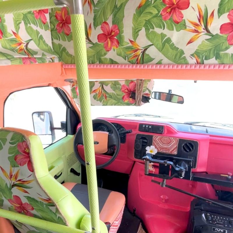 Picture 5/15 of a MINIBUS SHUTTLE (FLORIDA)  for sale in Sarasota, Florida