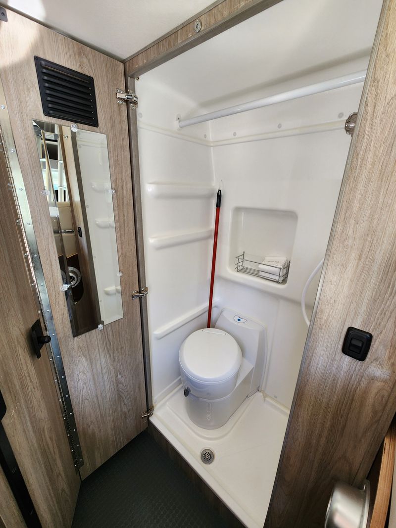 Picture 5/20 of a 2021 Winnebago Solis 59P for sale in Durango, Colorado