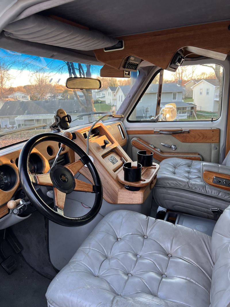 Picture 4/10 of a 1991 GMC Vandura 2500 Starcraft Camper Van for sale in Gambrills, Maryland