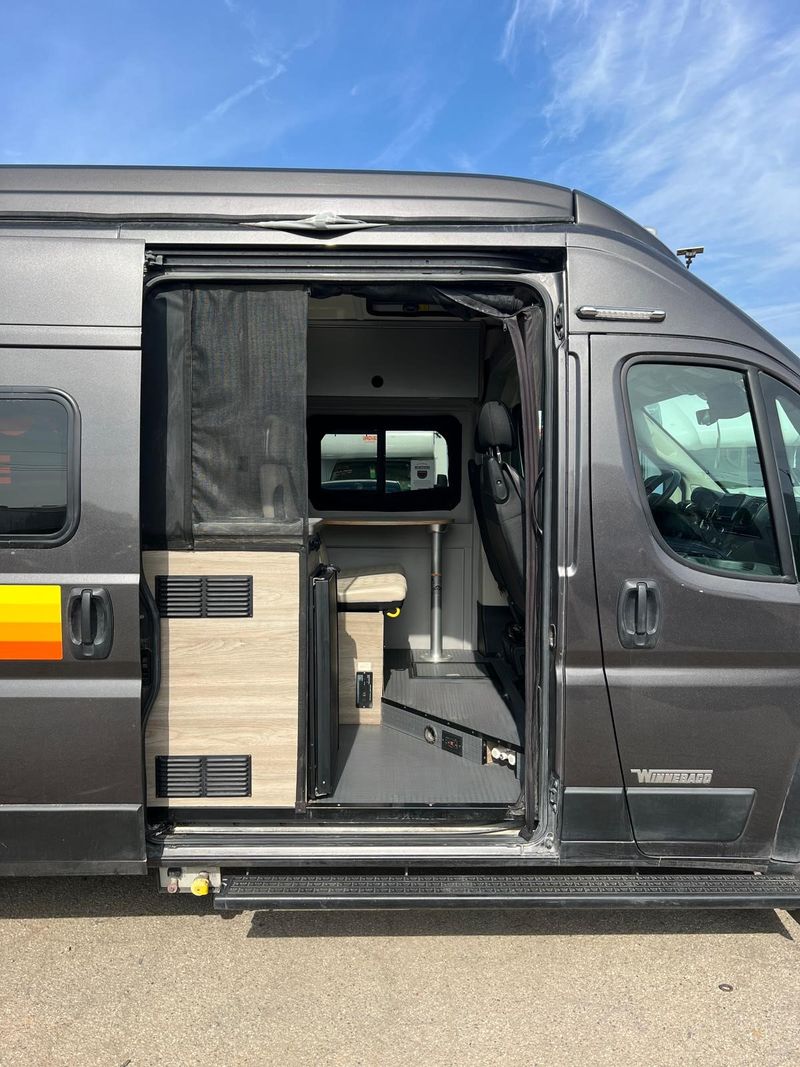 Picture 3/33 of a 2023 Winnebago Solis 59PX for sale in Compton, California