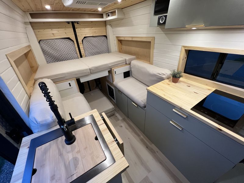Picture 3/19 of a 2021 Ram ProMaster 2500 FWD | Luxury Off-Grid Build for sale in Franklin, Tennessee