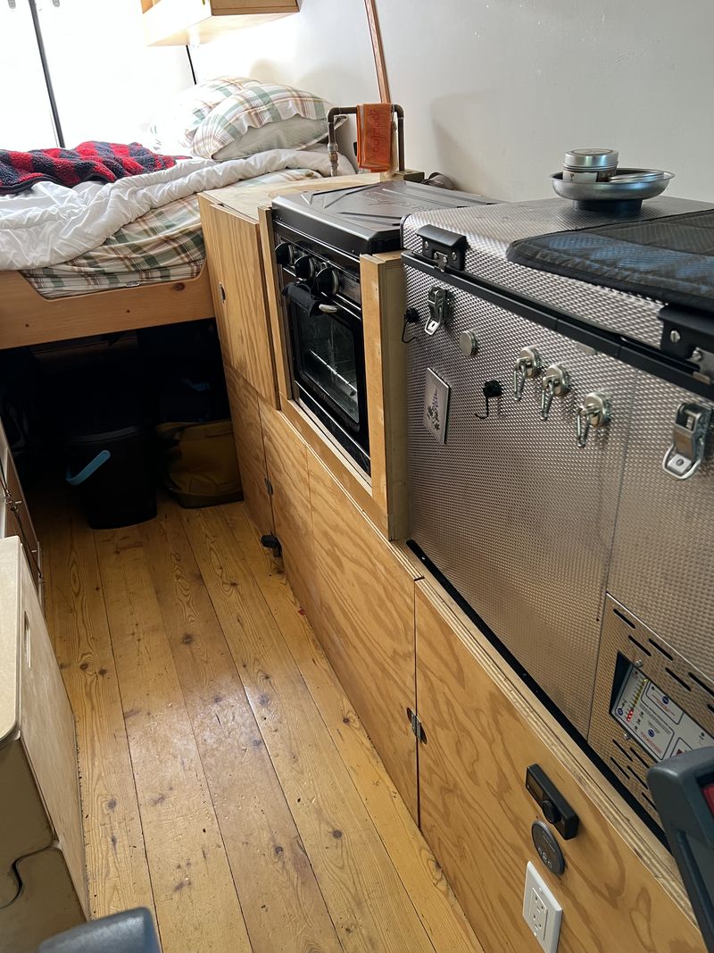 Picture 4/10 of a 2006 Dodge Sprinter T1N Camper for sale in Los Angeles, California