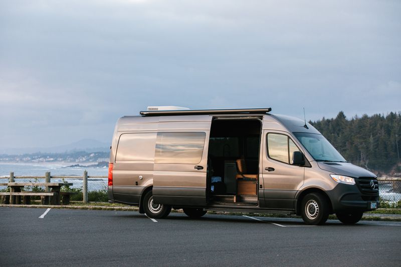Picture 4/38 of a 2019 Mercedes Benz Sprinter Custom Campervan for sale in Portland, Oregon