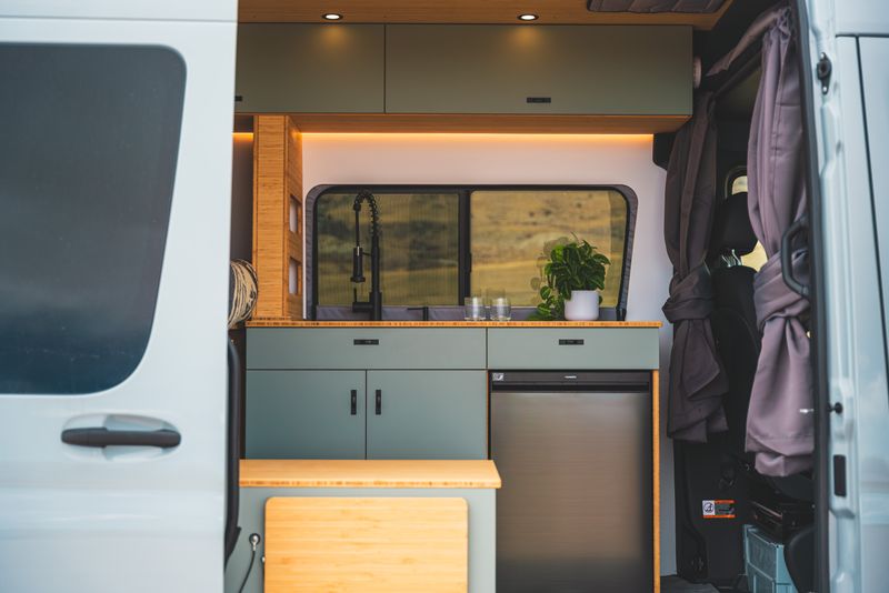 Picture 2/22 of a 2026 Geotrek Flatiron Sprinter 144 AWD for sale in Boulder, Colorado