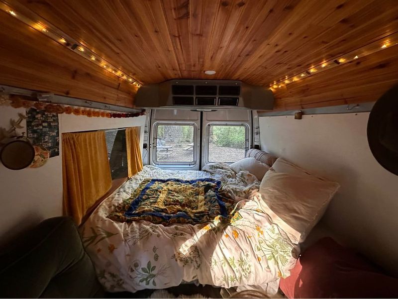 Picture 5/5 of a 2003 Mercedes Sprinter Camper Van for sale in Los Alamitos, California