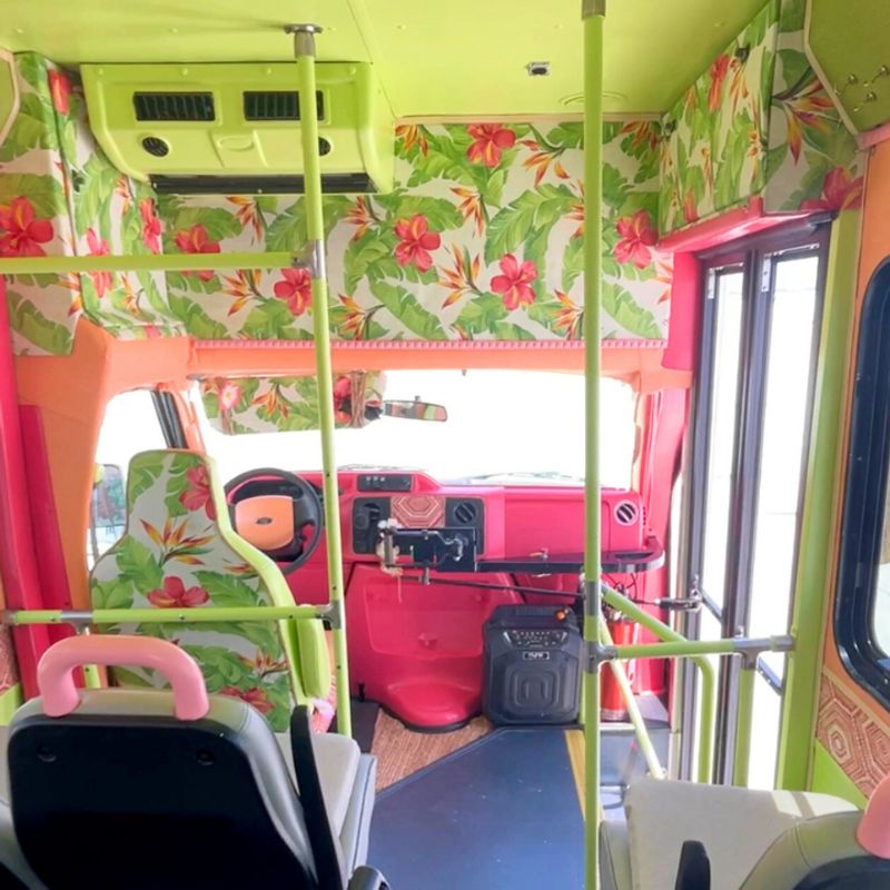 Picture 2/15 of a MINIBUS SHUTTLE (FLORIDA)  for sale in Sarasota, Florida