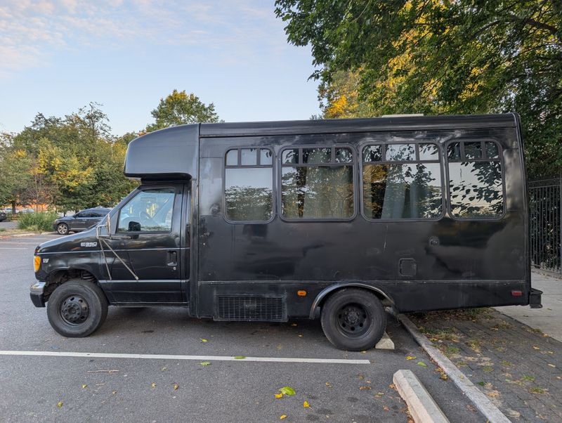 Picture 3/9 of a 1999 Ford E-350 Shuttle Bus Skoolie Conversion – Turnkey for sale in Corona, New York