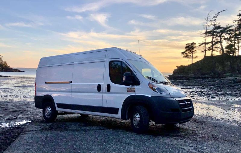 Picture 1/8 of a Dream Surf Van  for sale in Kilauea, Hawaii