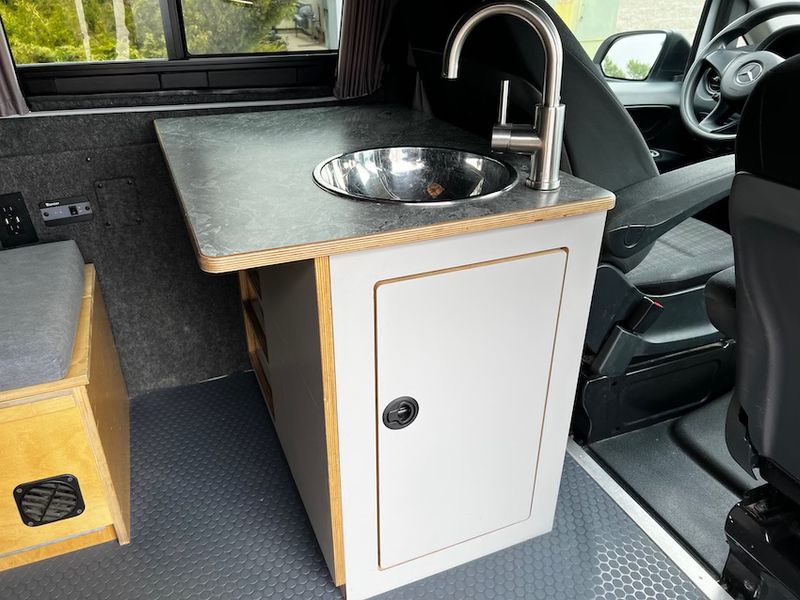 Picture 4/14 of a Mercedes Metris 135 WB for sale in Littleton, Colorado